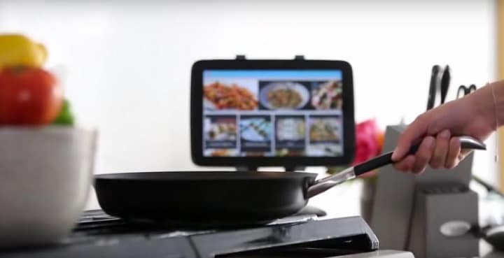 عجیب ترین تکنولوژی های جهان؛ از ماهیتابه هوشمند تا کفش جارویی