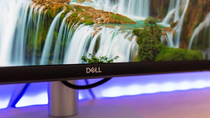 بررسی مانیتور Dell S2721QS