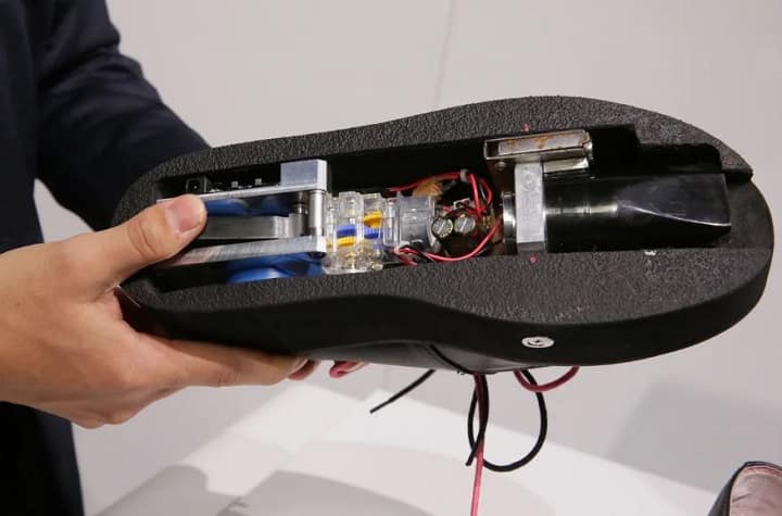 عجیب ترین تکنولوژی های جهان؛ از ماهیتابه هوشمند تا کفش جارویی